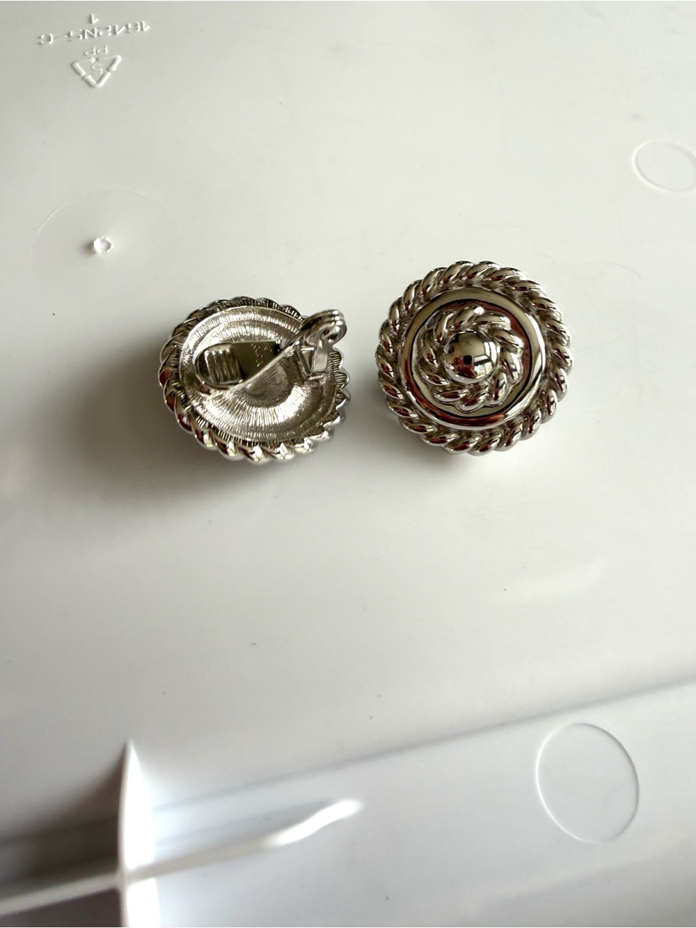 Vintage Monet ClipOn Earrings - Picture 4 of 4